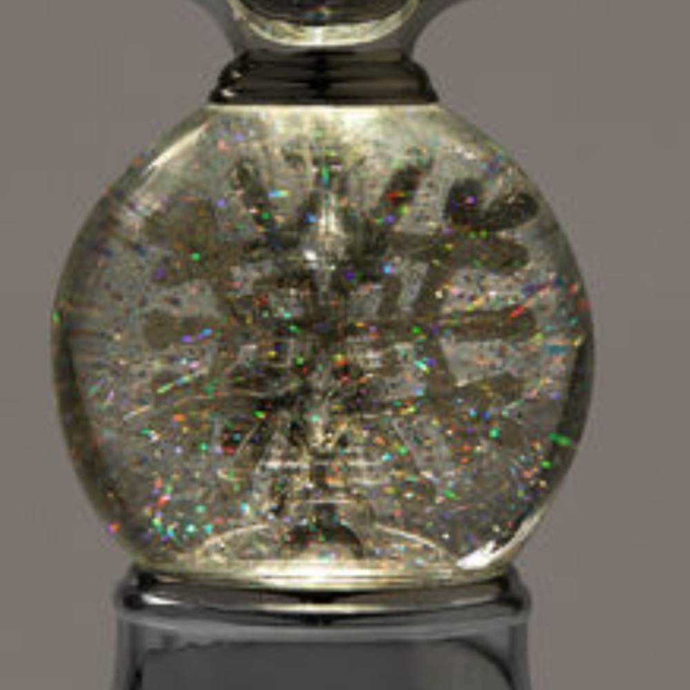GORGEOUS WATER GLOBE SNOWFLAKE PEDESTAL
3-WickCandle Holder - Picture 3 of 4
